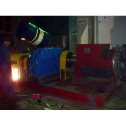 ?？谀睦镉泄獙I的膠包攪碎機，價位合理的膠包攪碎機