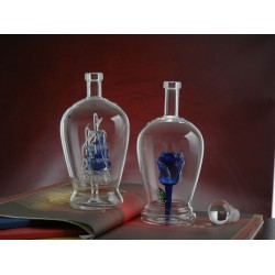 高硼硅玻璃工藝酒瓶內置花型白酒瓶廠家