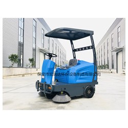 廊坊小型駕駛式掃地車，電動清掃車